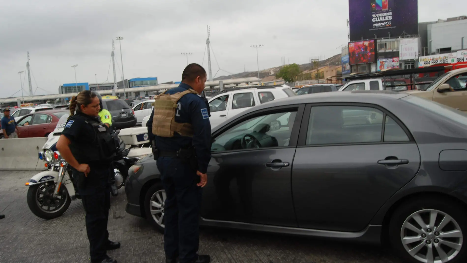 sujeto detenido en la garita (4)